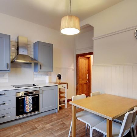 Spacious Victorian Townhouse Near Hcc With Off Street Parking Harrogate Bagian luar foto