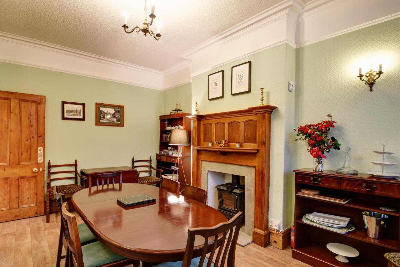Spacious Victorian Townhouse Near Hcc With Off Street Parking Harrogate Bagian luar foto