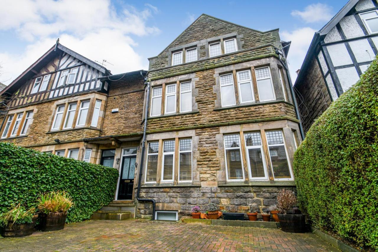 Spacious Victorian Townhouse Near Hcc With Off Street Parking Harrogate Bagian luar foto
