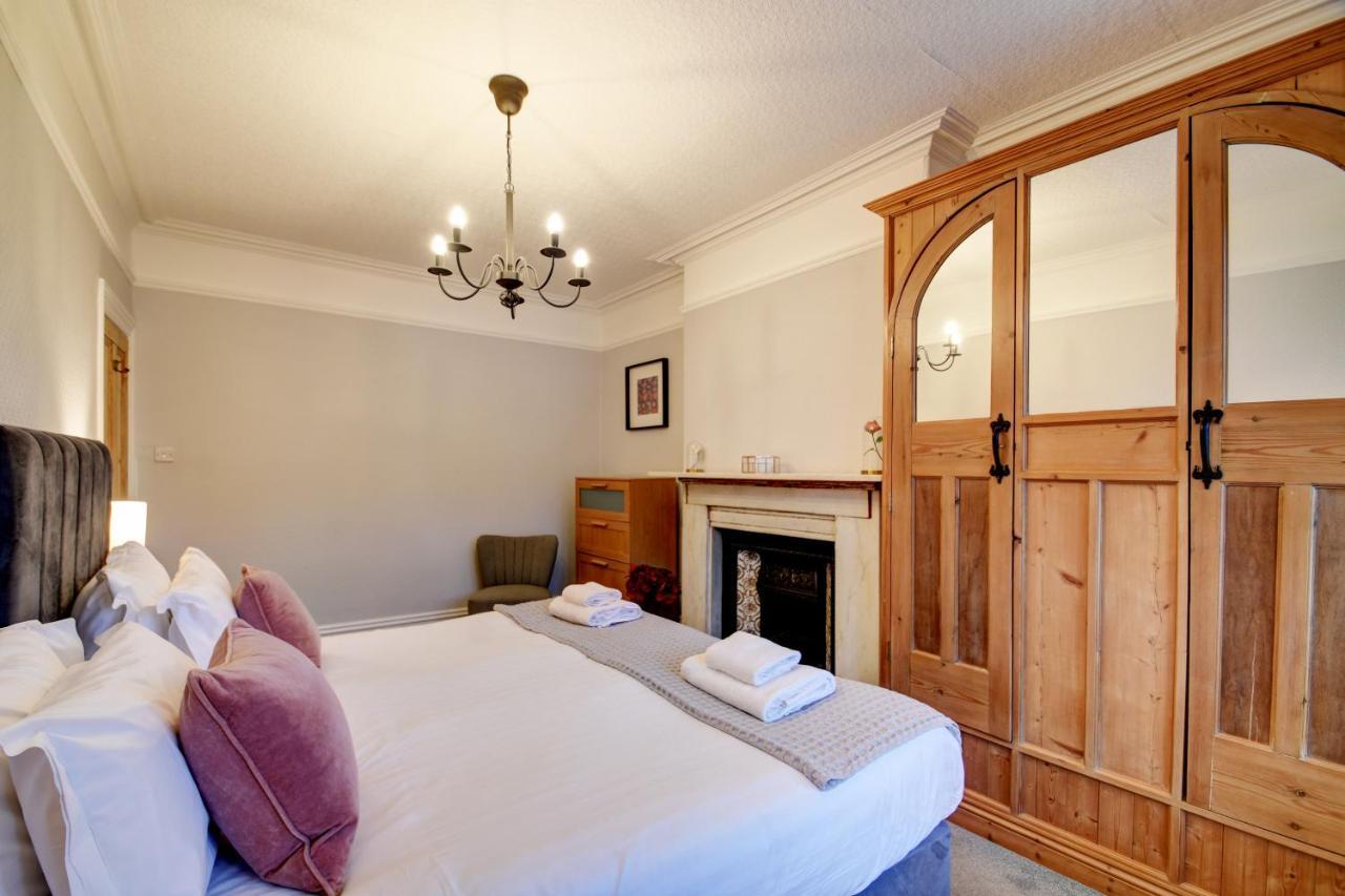 Spacious Victorian Townhouse Near Hcc With Off Street Parking Harrogate Bagian luar foto
