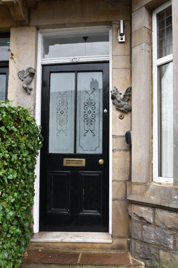 Spacious Victorian Townhouse Near Hcc With Off Street Parking Harrogate Bagian luar foto