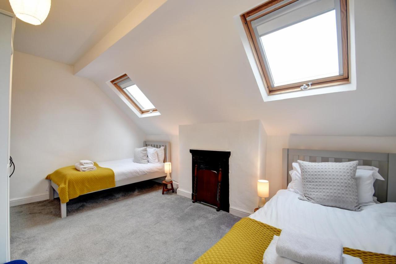 Spacious Victorian Townhouse Near Hcc With Off Street Parking Harrogate Bagian luar foto