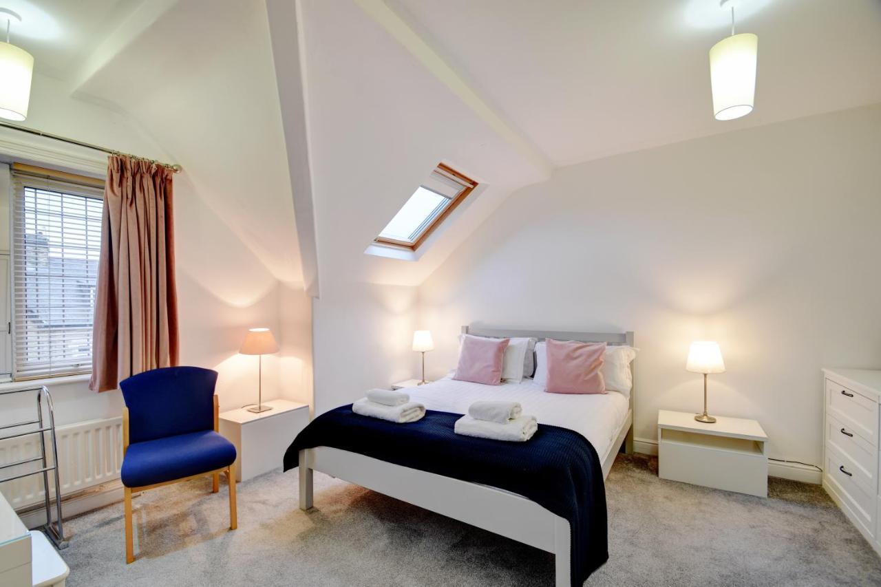 Spacious Victorian Townhouse Near Hcc With Off Street Parking Harrogate Bagian luar foto