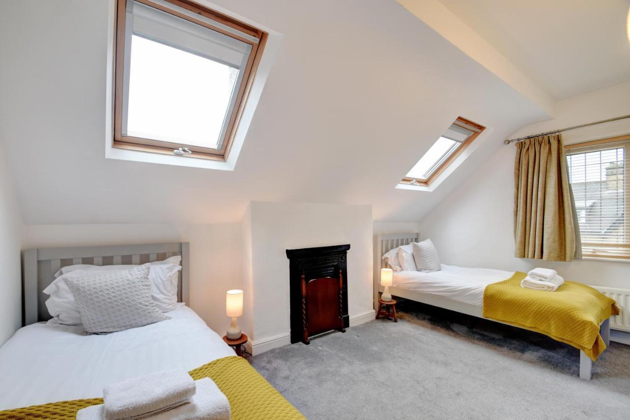 Spacious Victorian Townhouse Near Hcc With Off Street Parking Harrogate Bagian luar foto