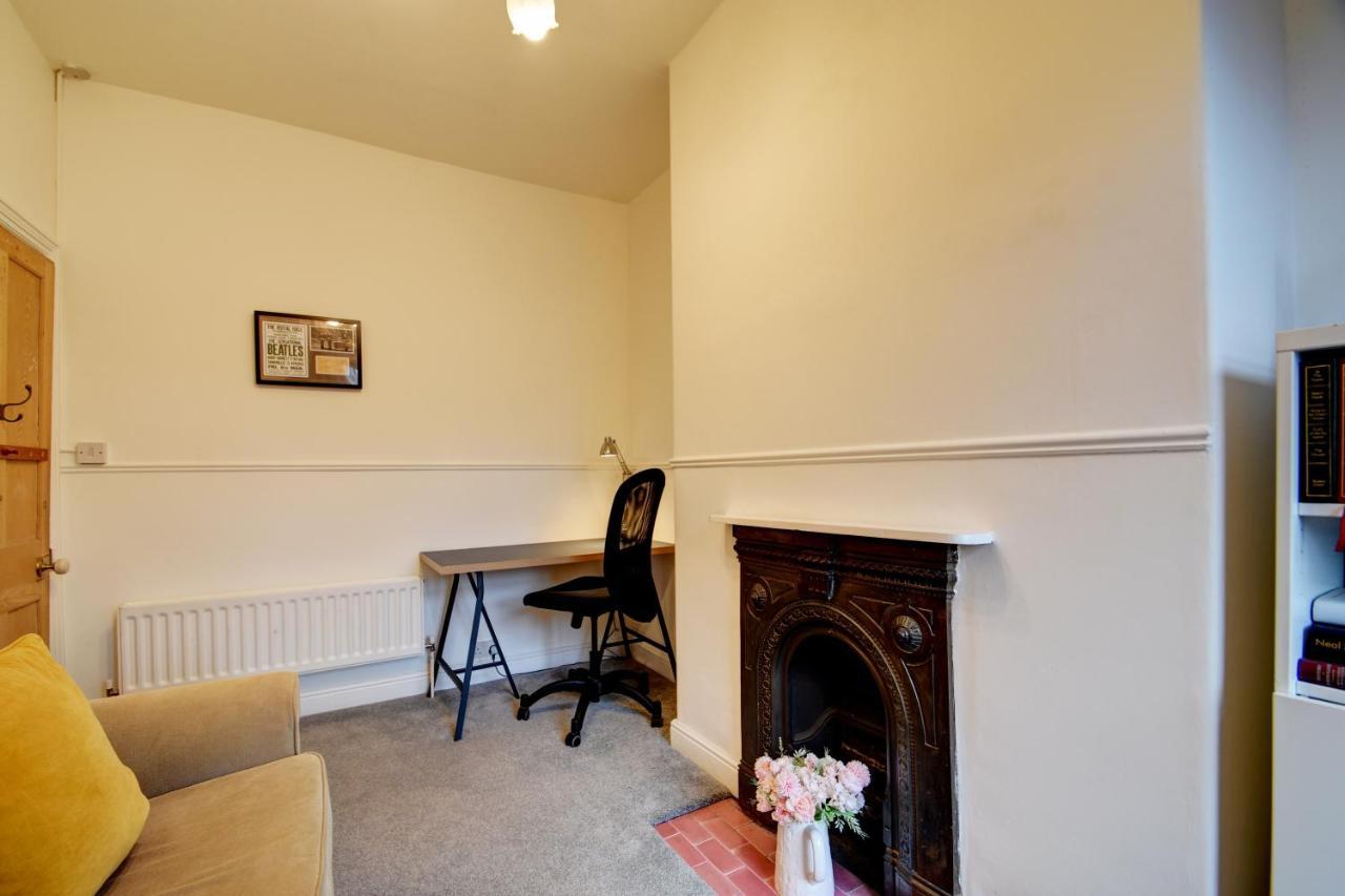 Spacious Victorian Townhouse Near Hcc With Off Street Parking Harrogate Bagian luar foto