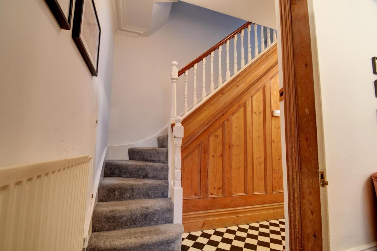 Spacious Victorian Townhouse Near Hcc With Off Street Parking Harrogate Bagian luar foto