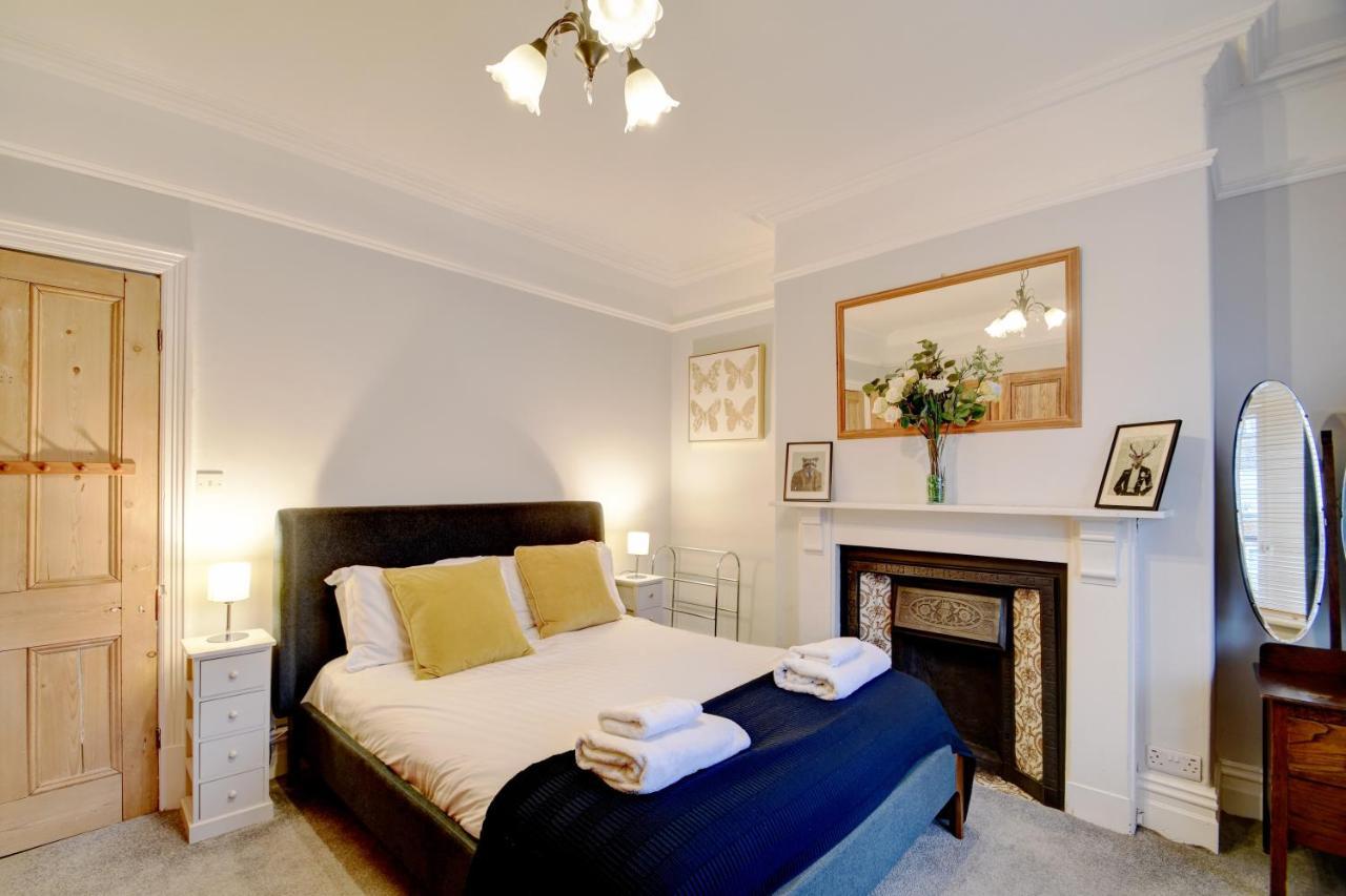 Spacious Victorian Townhouse Near Hcc With Off Street Parking Harrogate Bagian luar foto