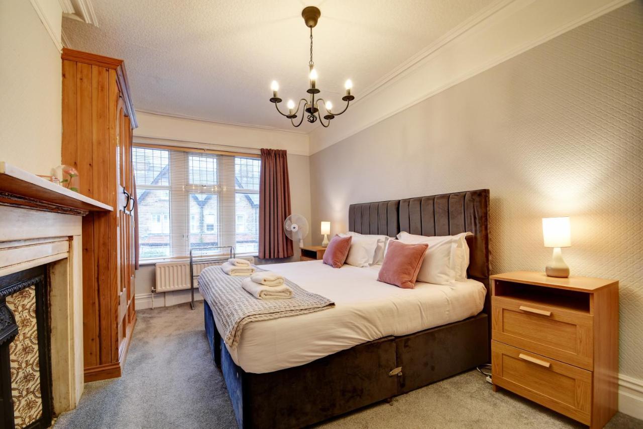 Spacious Victorian Townhouse Near Hcc With Off Street Parking Harrogate Bagian luar foto